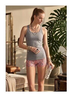 HTF: new Lululemon 𑁍 Boogie Short Shorts 𑁍 Prism Petal Print 𑁍 Multicolor 8